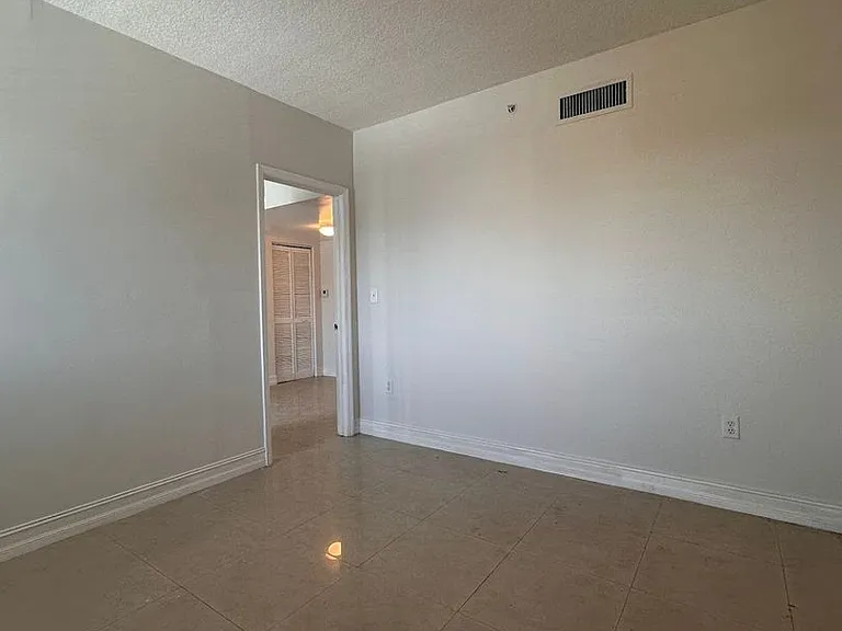 Vista del Rio Apartments — Photo 54