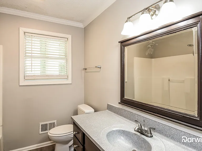 6215 Marilla St — Photo 11