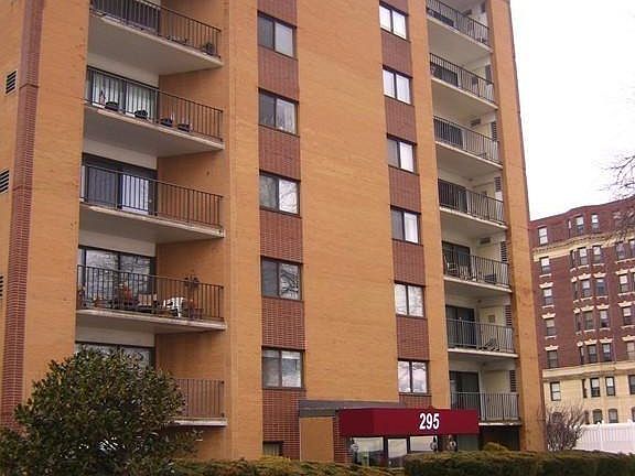 3rd image of 295 Lynn Shore Dr APT 108