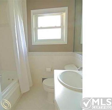 DSCN1706--BATH 357 WINRY.jpg