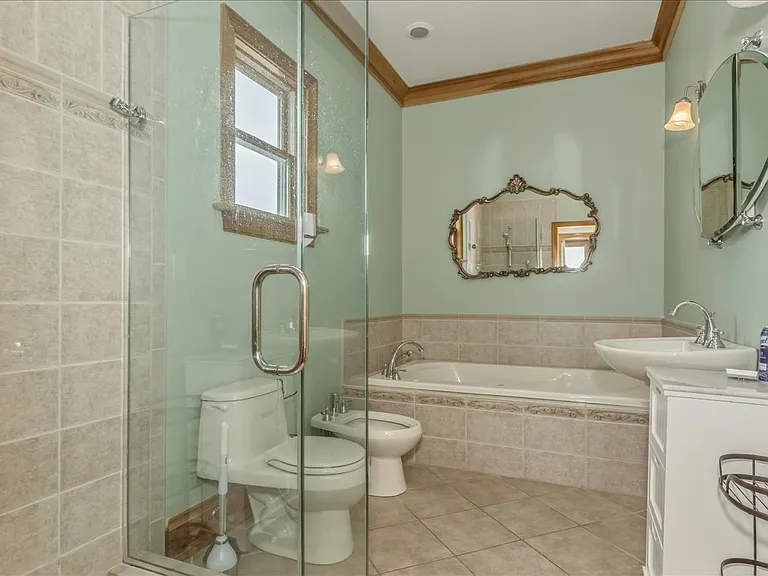 672 Dune Rd — Photo 31