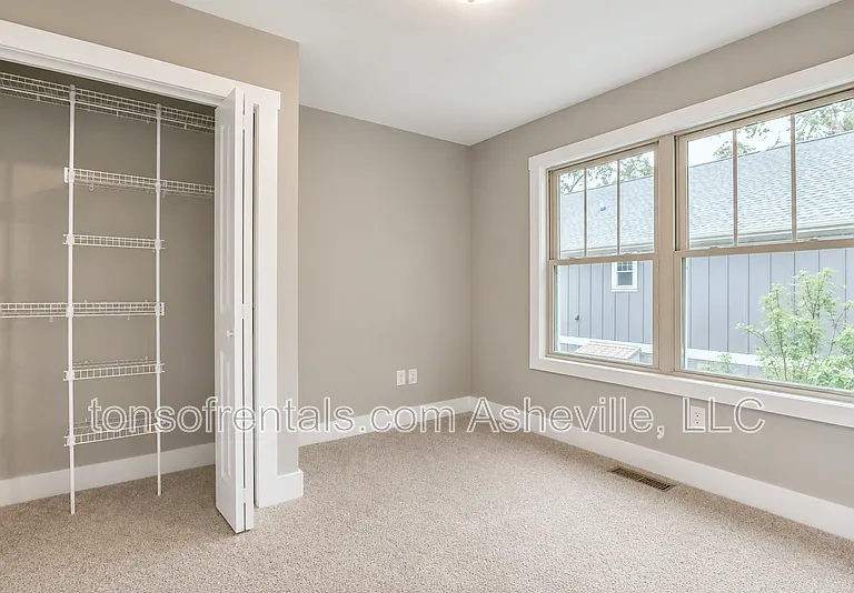 14 Cedar St — Photo 12