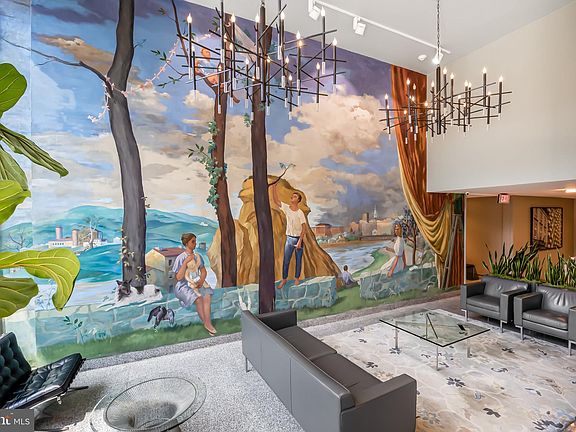 5th image of 604 S Washington Sq #36-811