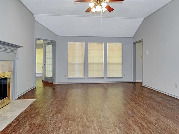 4th image of 1916 Timberline Ln