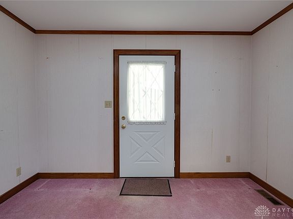 5th image of 107 W 1st St