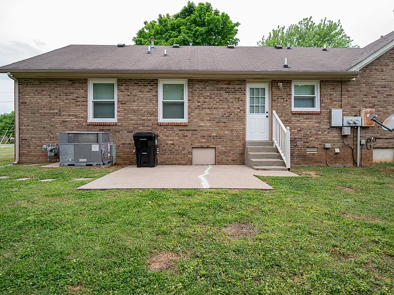 2594 Exeter Dr — Photo 23