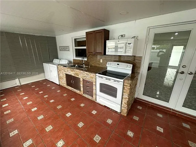 15460 SW 102nd Pl — Photo 3