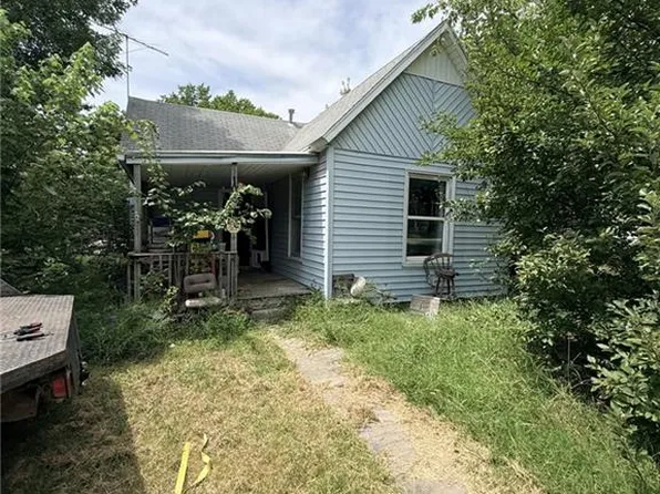 106 N Main St, Chilhowee, MO 64733
