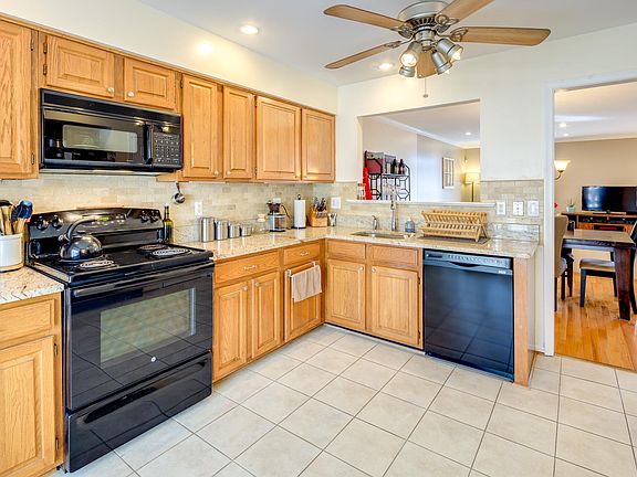 5th image of 5611 Glenwood Mews Dr