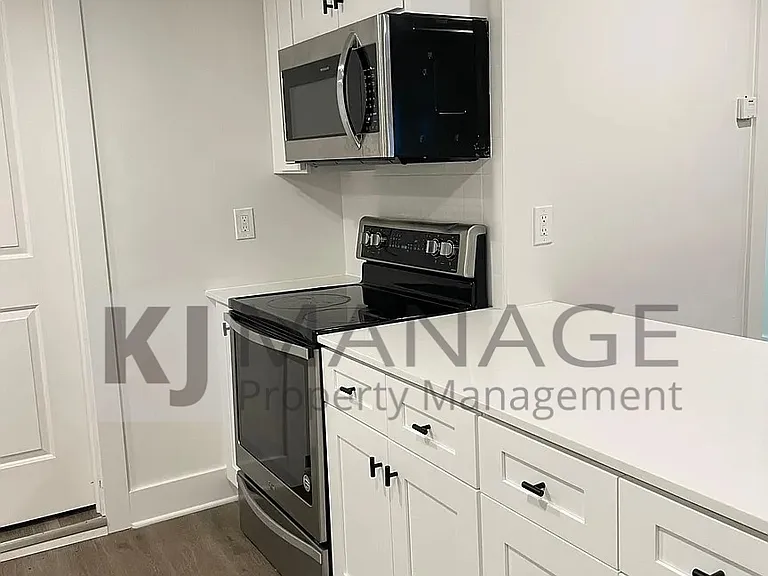 90 W Meyers Ave — Photo 4