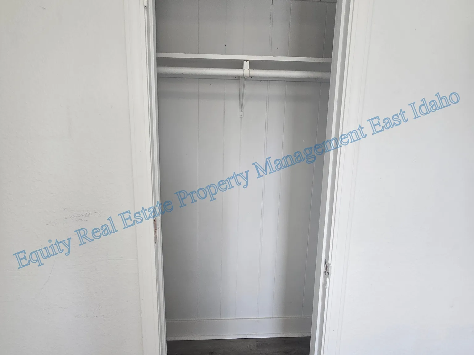ID - 815 E Clark Street - LB — Photo 2