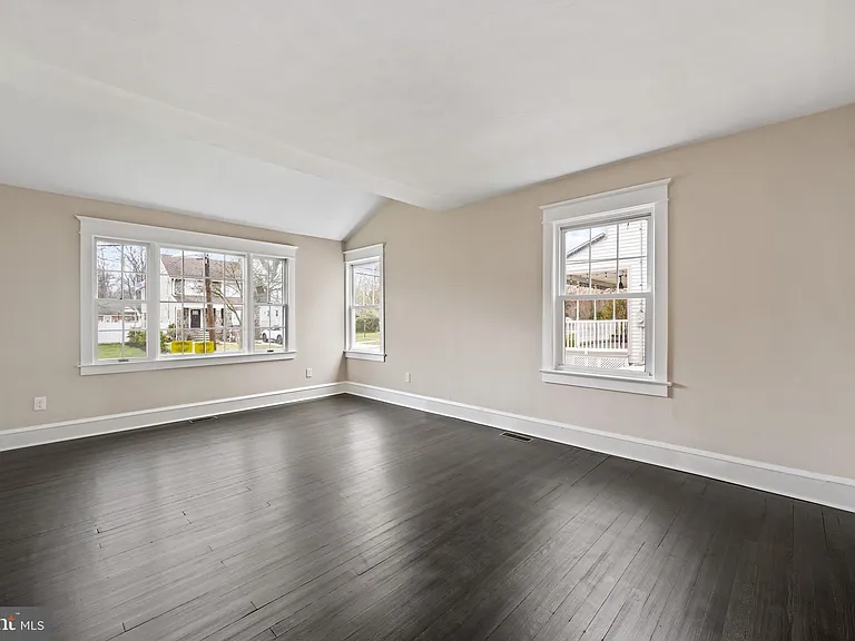 19 Conwell Ave — Photo 9
