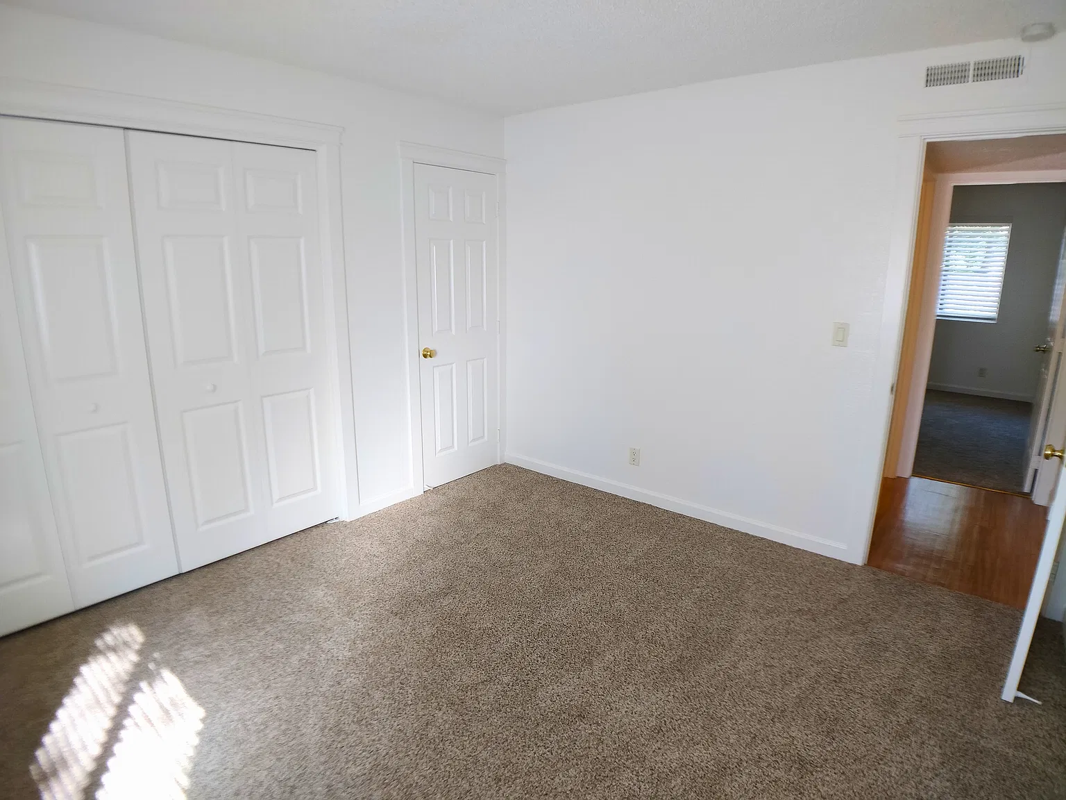 2 bed, 900 sqft, $1,350 — Photo 4