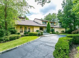 35 Juniper Ln, Syosset, NY 11791