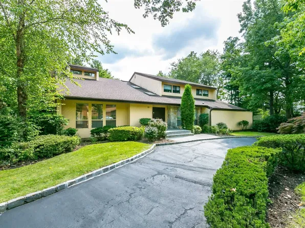 35 Juniper Ln, Syosset, NY 11791