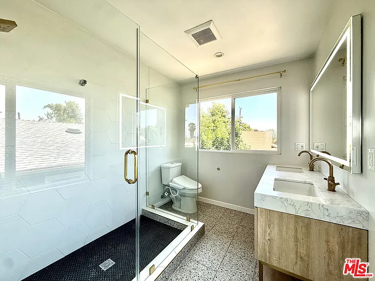 330 Parkman Ave — Photo 8