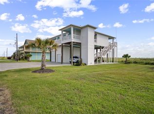 1180 Lagoon Dr, Crystal Beach, TX 77650