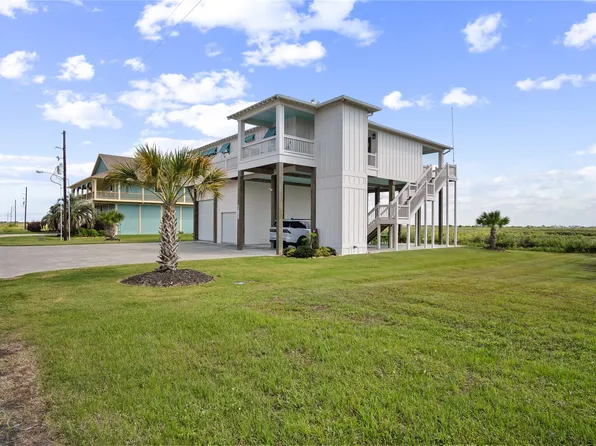 1180 Lagoon Dr, Crystal Beach, TX 77650