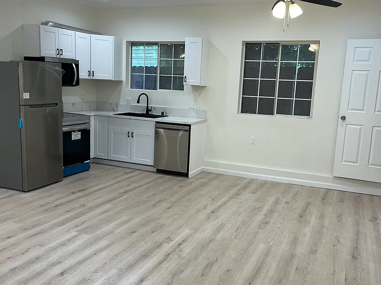 18023 Burbank Blvd — Photo 3