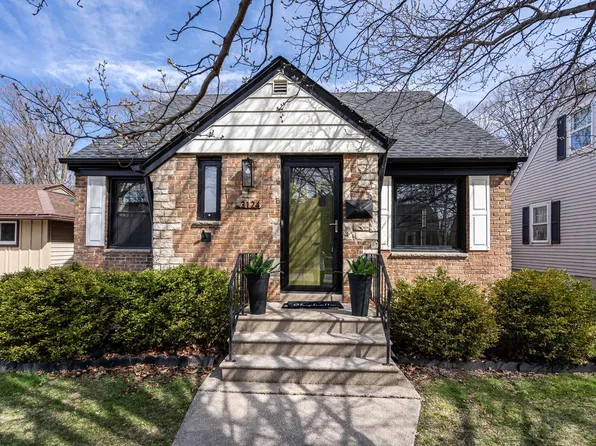 3124 East Crawford AVENUE, Saint Francis, WI 53235