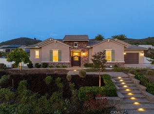 1828 Sugarbush Dr, Vista, CA 92084