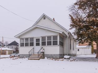 1402 S Center St, Bloomington, IL