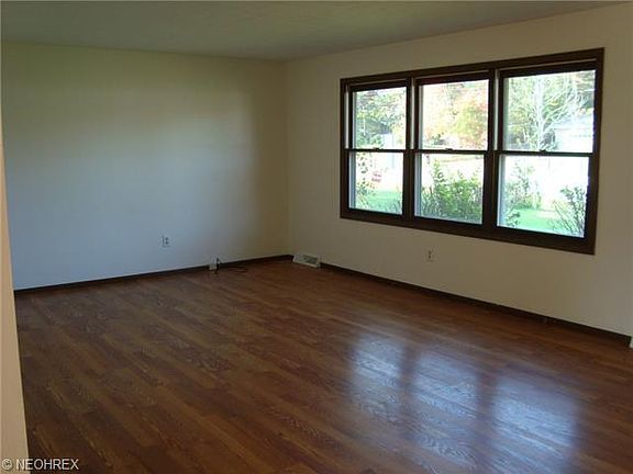 5th image of 586 North Ave