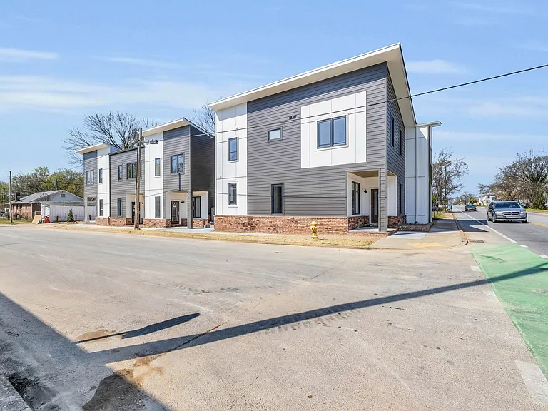 2248 Bailey Ave — Photo 35