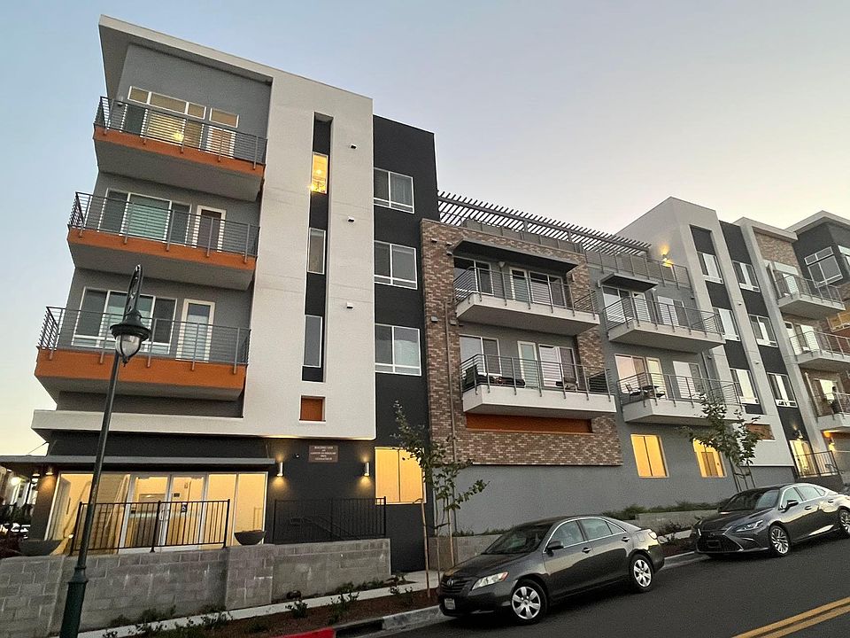 1st image of 350 Llano De Los Robles Ave #6