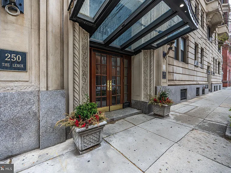 250 S 13th St #4D — Photo 12