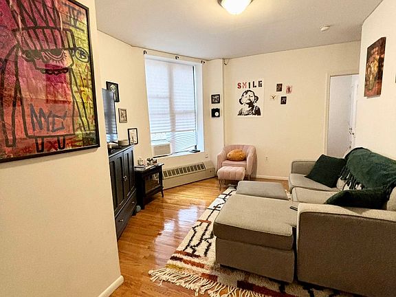 3rd image of 306 W 51st St #3B