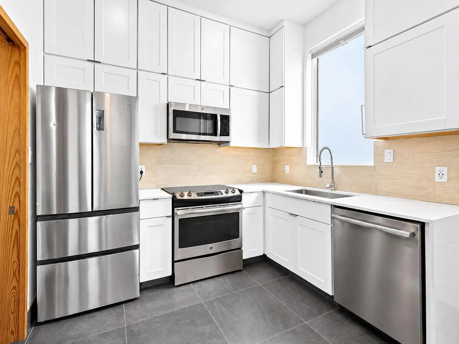 1 bed, 1.0 bath, 350 sqft, $1,495 — Photo 3