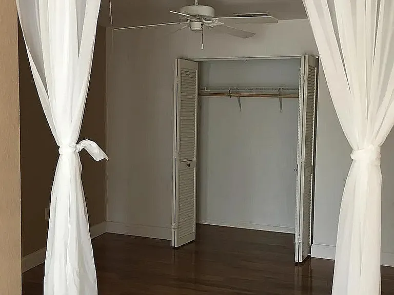 10570 Windsor Lake Ct — Photo 13