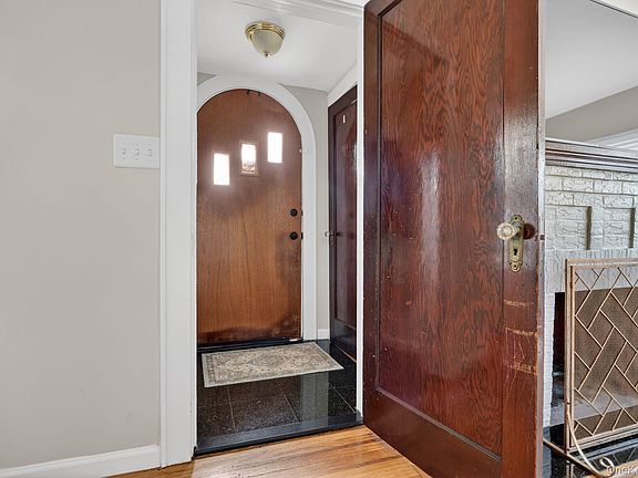 2nd image of 2456 Rockville Centre Parkway