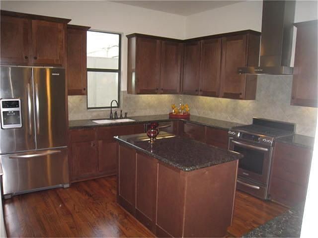2nd image of 945 Queen Annes Rd