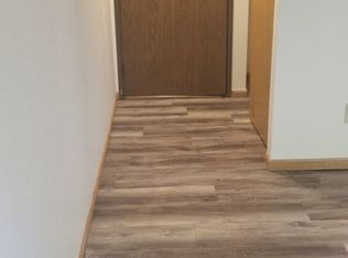 250 21st St NW APT 5, Owatonna, MN 55060