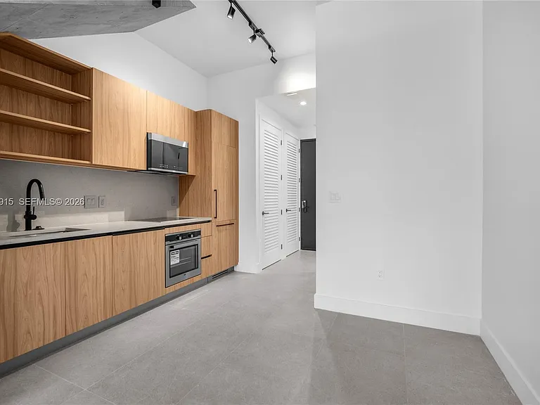 91 NW 27th St #503 — Photo 11