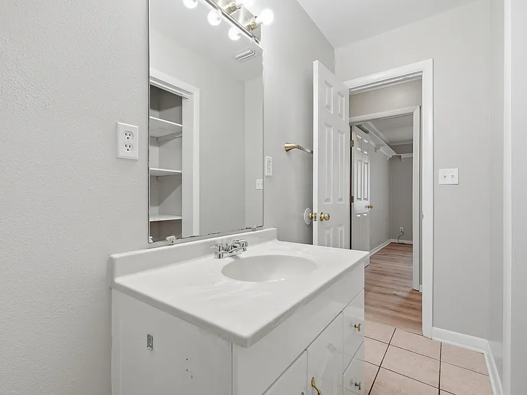 90 Andrews Ave — Photo 28