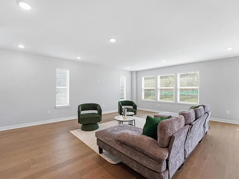 707 Glenn Cir — Photo 15