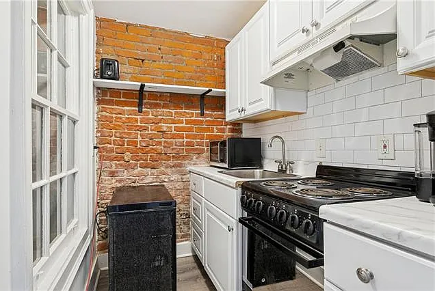 807 Bourbon St #3-1C — Photo 4