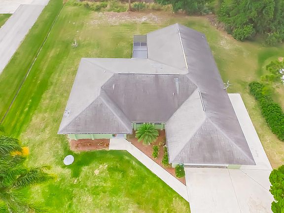4th image of 792 SE Sweetbay Avenue