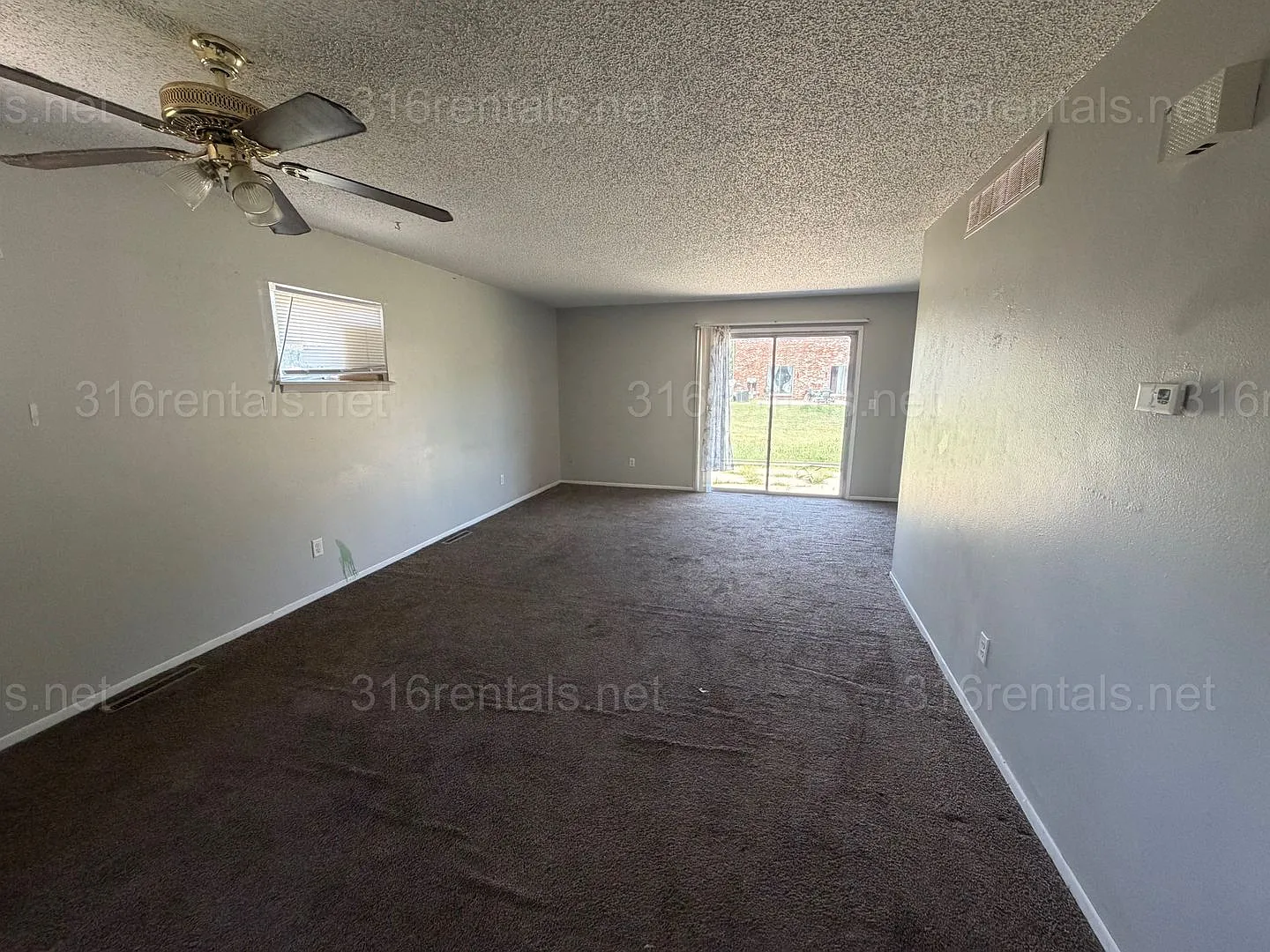 $850- 2 bed 1 bath - Townhomes — Photo 1