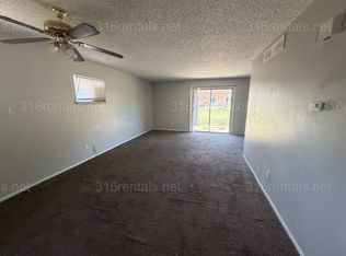 736 W 15th St, Newton, KS 67114