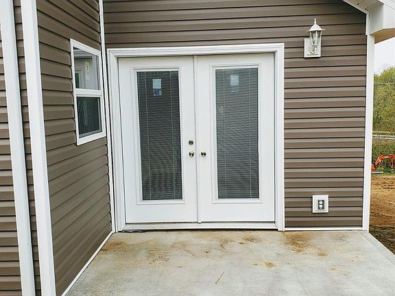 2nd image of 124 Oak View Dr