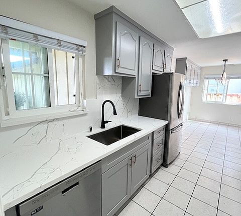 Upgraded brand new kitchen