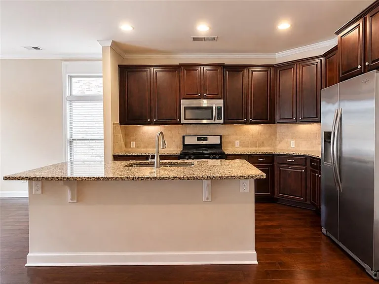 1207 Lavista Cir — Photo 10