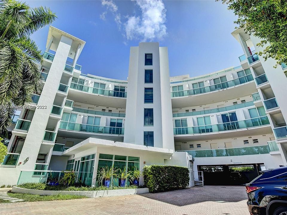 1st image of 2000 Bay Dr APT 204