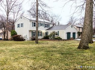 1 Shady Ln, Kendall Park, NJ 08824