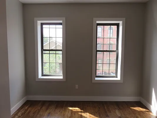 Rented by Full Time Management | media 21