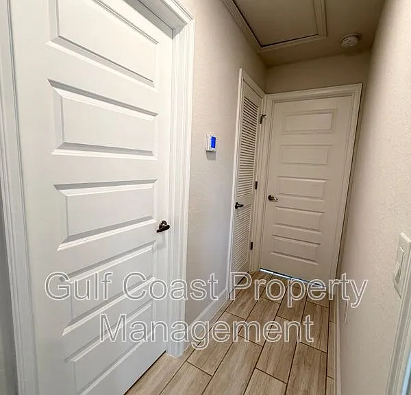 4865 Manila Ave — Photo 12